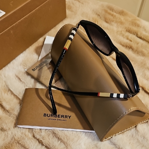 Burberry Black Sunglasses with Tan Case - Picture 6 of 9